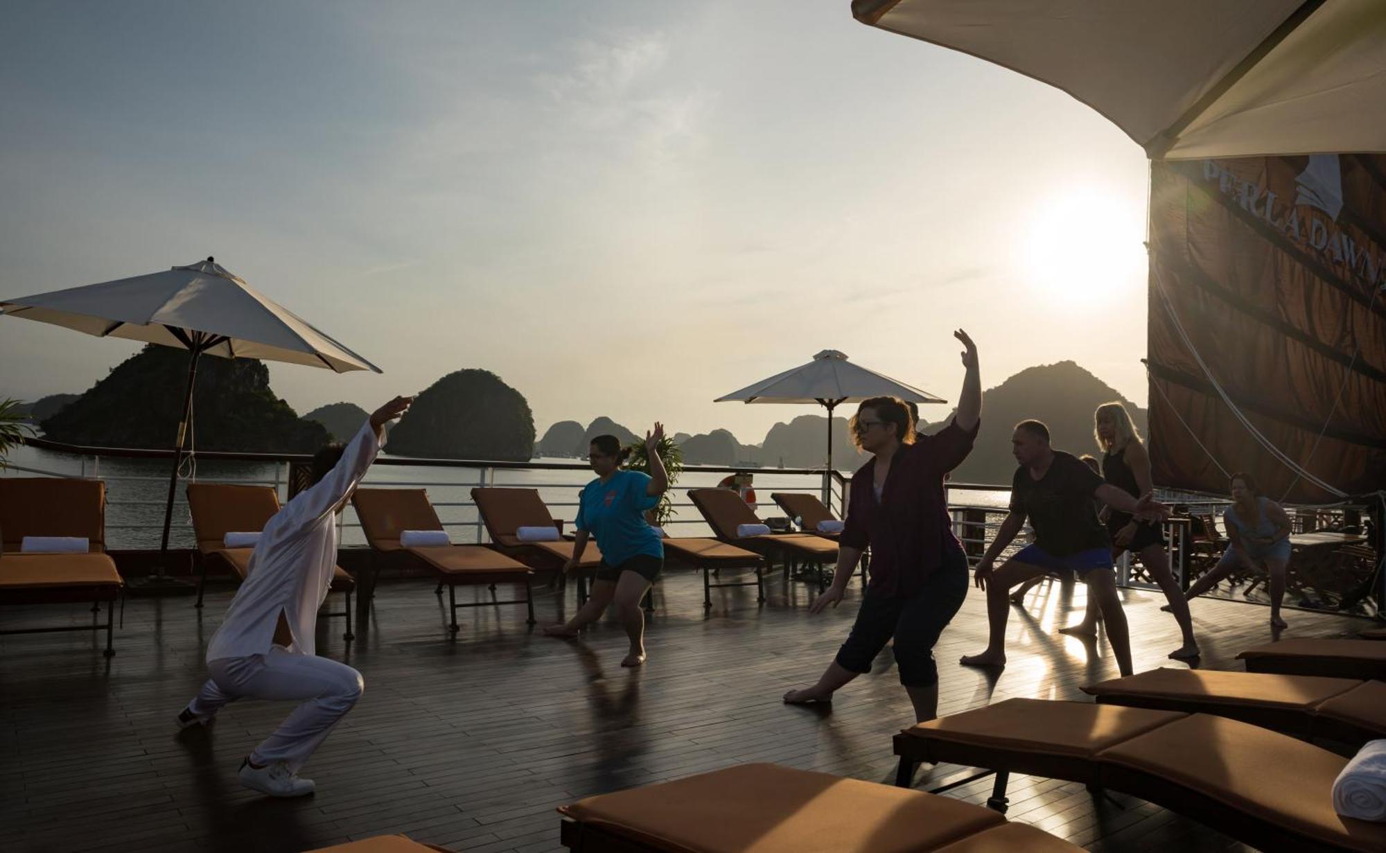 Hotel V'Spirit Cruise Ha Long Esterno foto