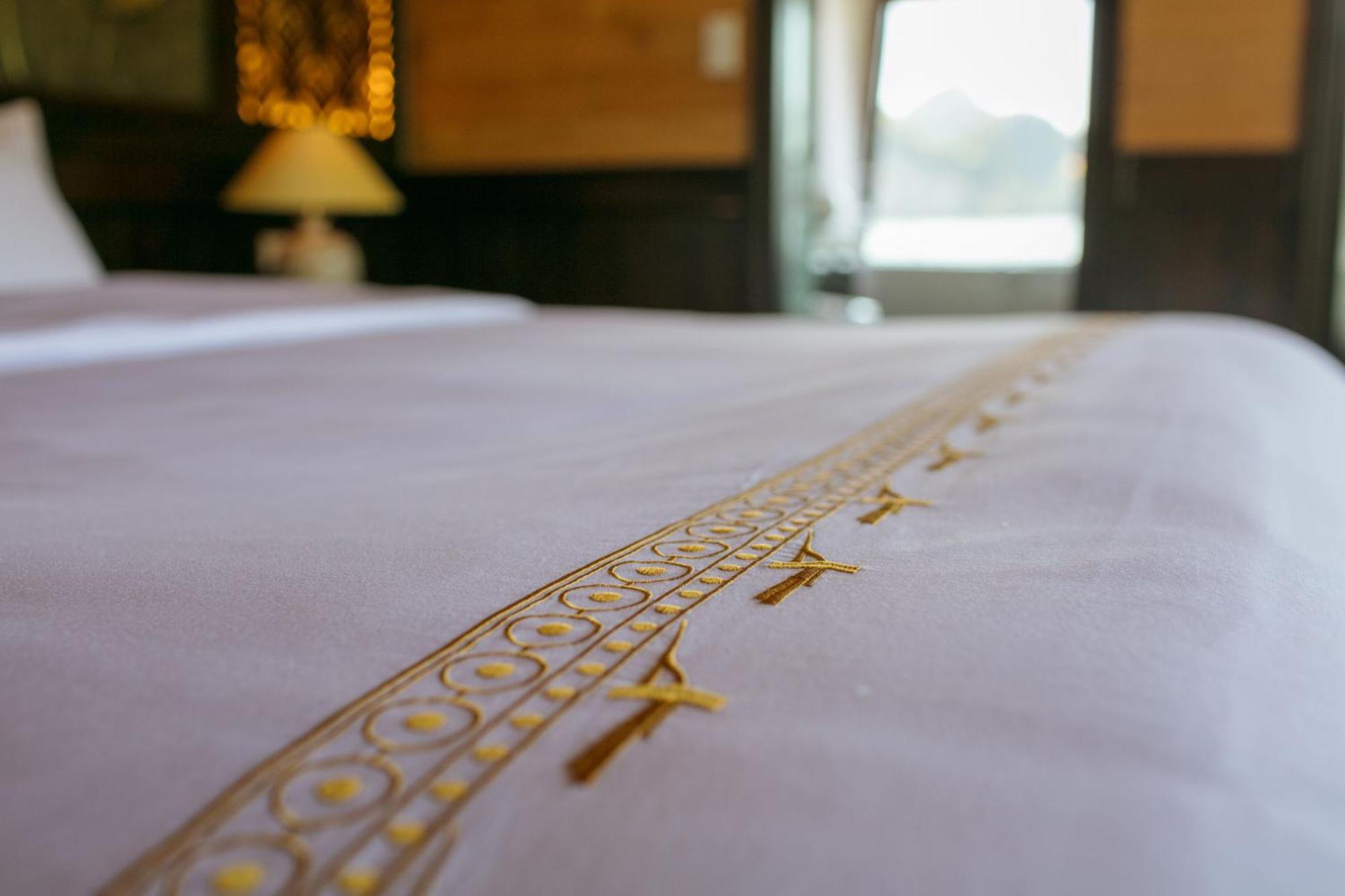 Hotel V'Spirit Cruise Ha Long Esterno foto