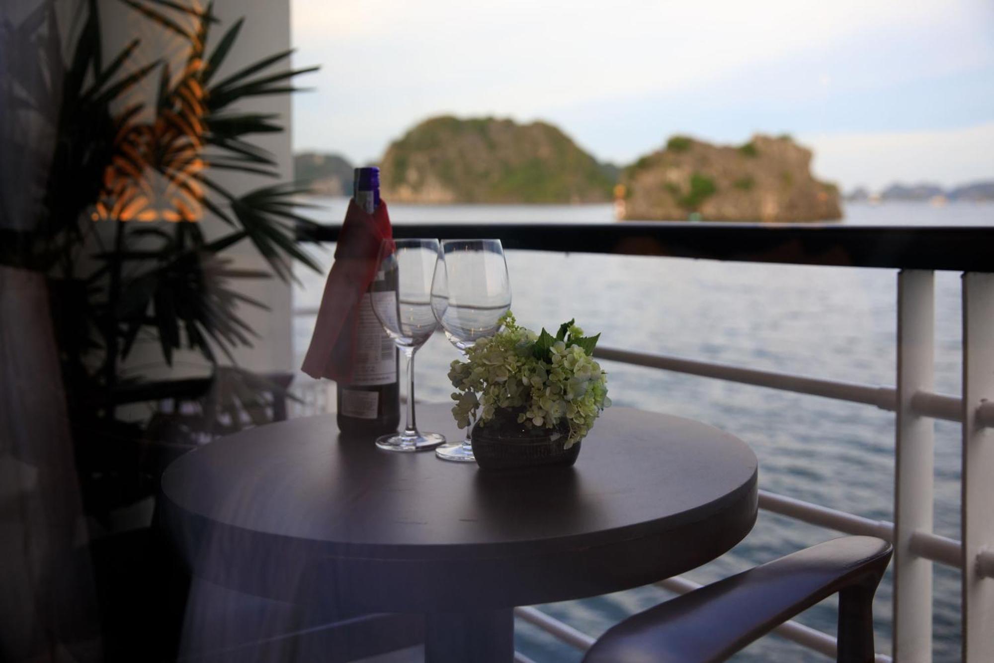 Hotel V'Spirit Cruise Ha Long Esterno foto