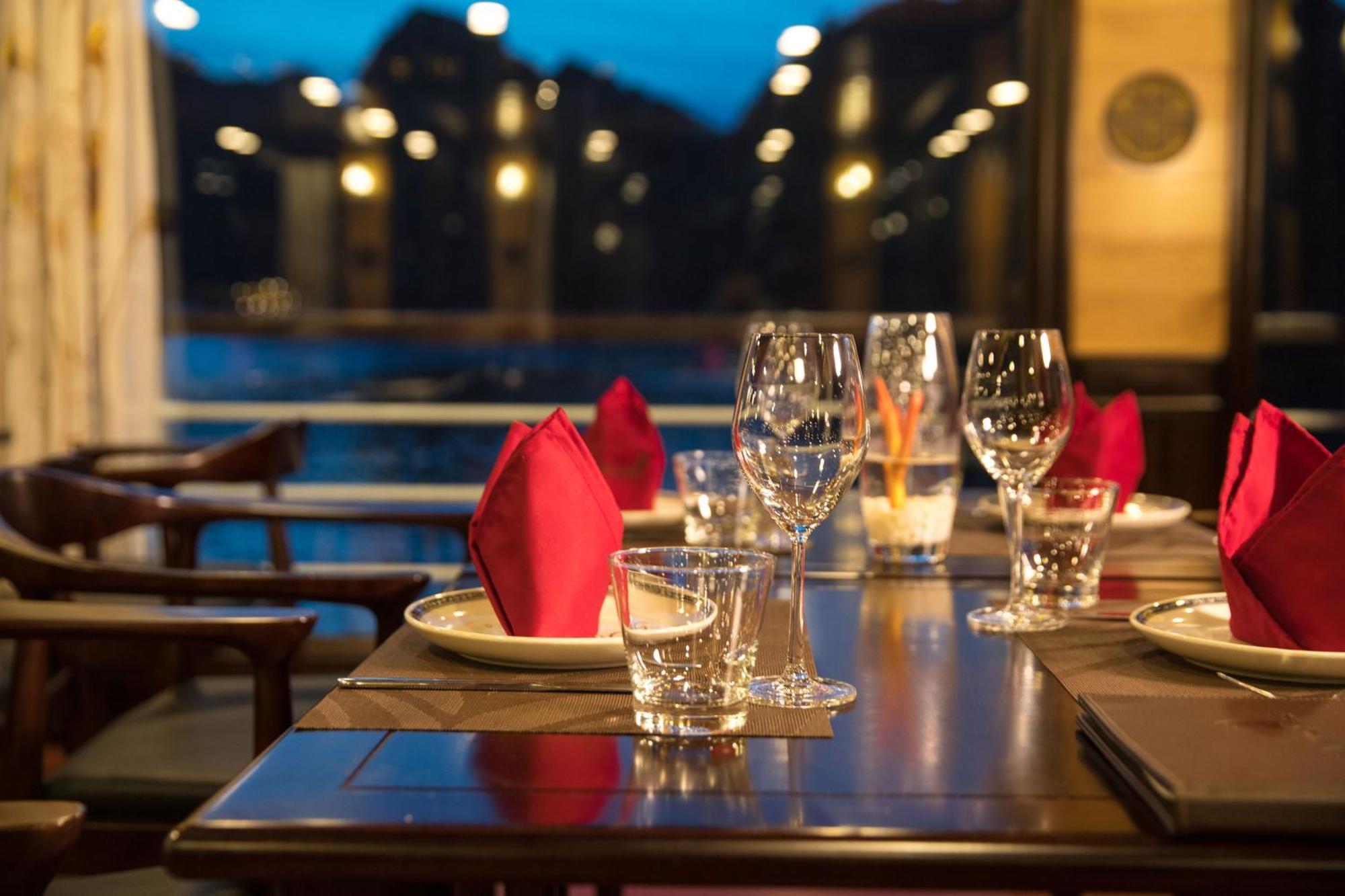 Hotel V'Spirit Cruise Ha Long Esterno foto