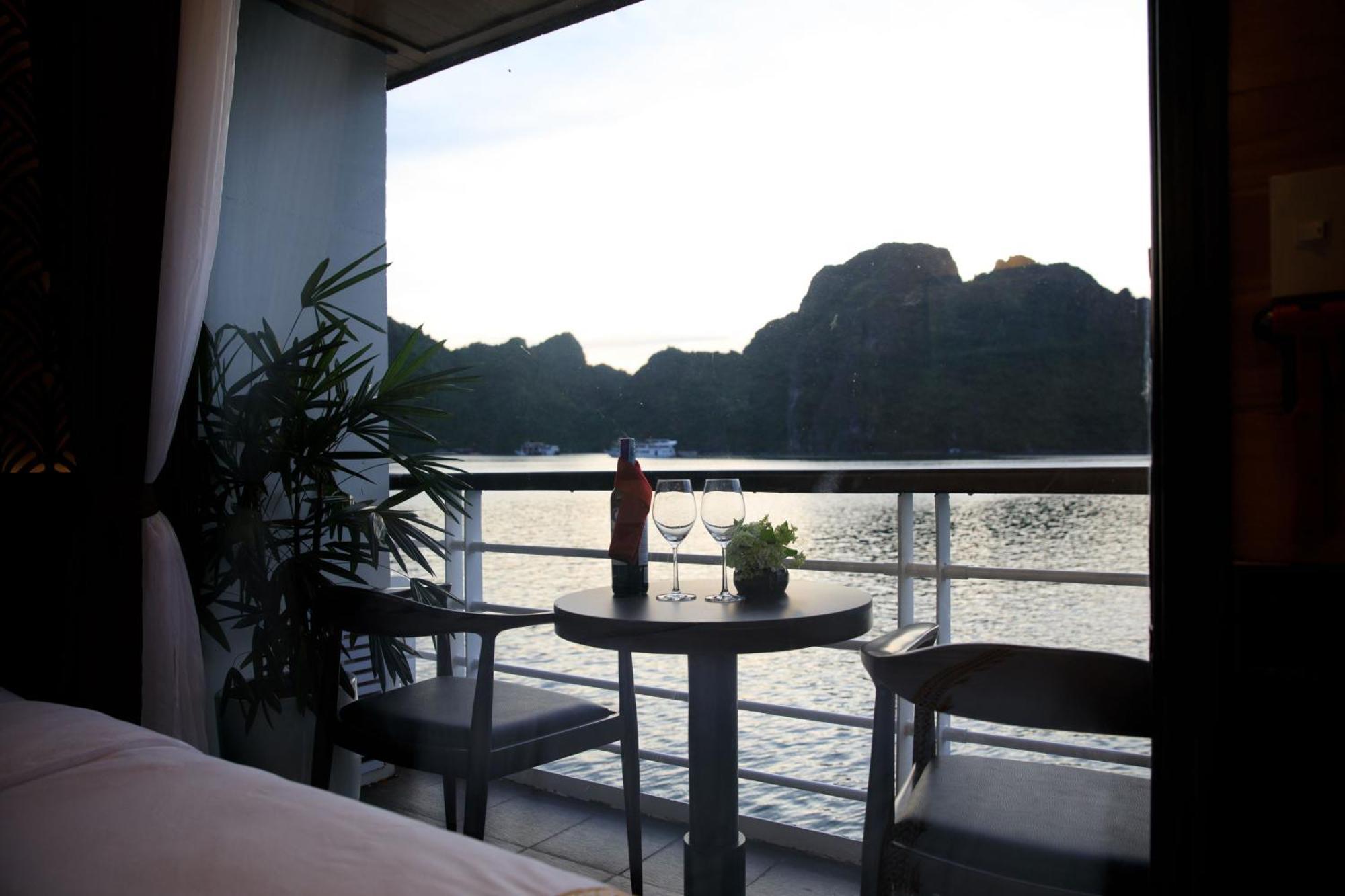 Hotel V'Spirit Cruise Ha Long Esterno foto