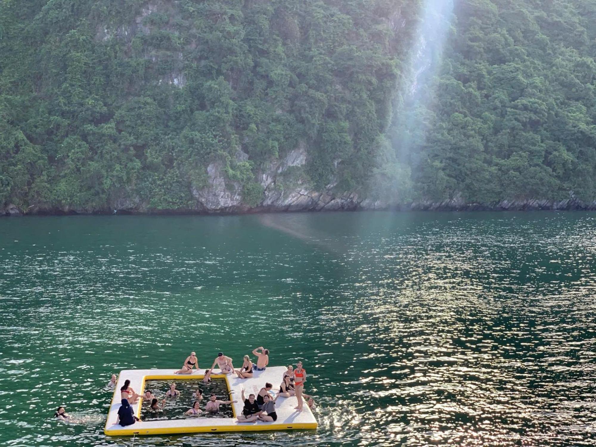Hotel V'Spirit Cruise Ha Long Esterno foto