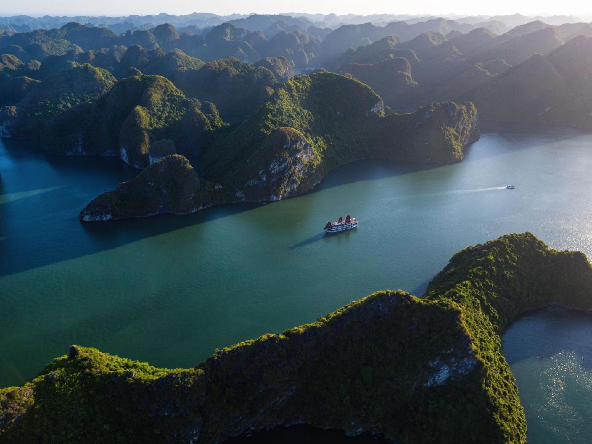 Hotel V'Spirit Cruise Ha Long Esterno foto